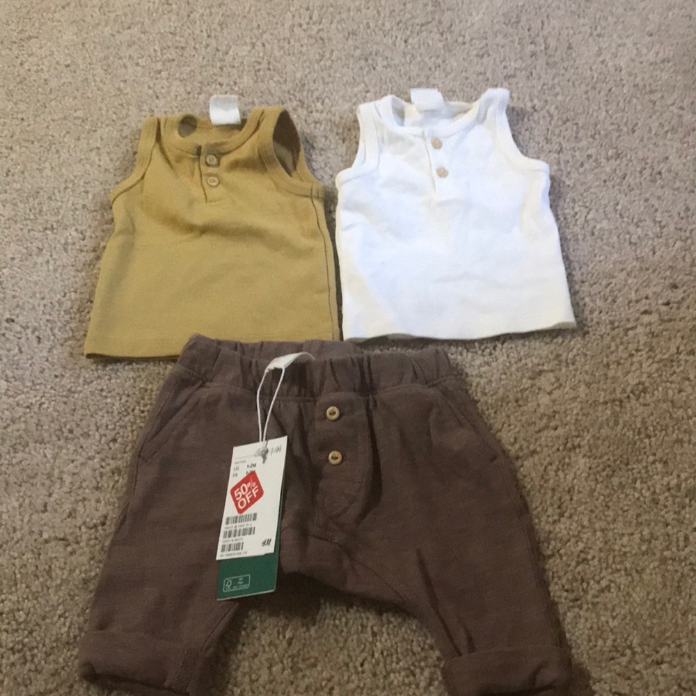 H&M 1-2 bundle, 2 tank tops and 1 bottom